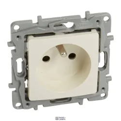 Legrand 764627 — French Standard розетка Outlet Niloé Shuttered, Child Protection, With Safety Shutters, 16A, Ivory