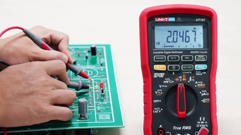 UNI-T Rūpnieciskais digitālais multimetrs, 1000V DC/AC